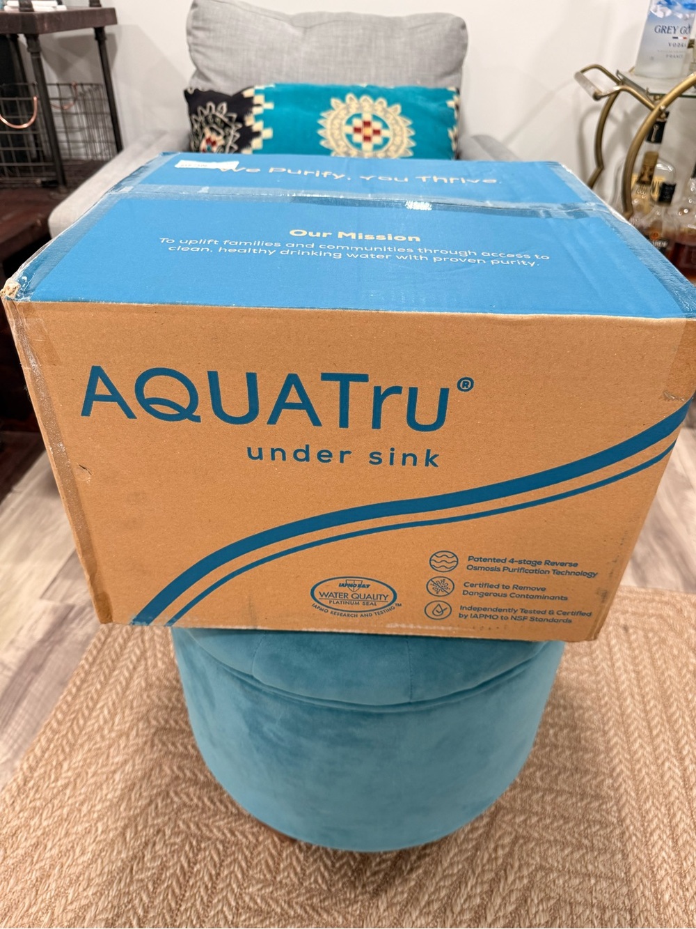 AQUATRU Under Sink Water Purifier - Blue & Brown Box